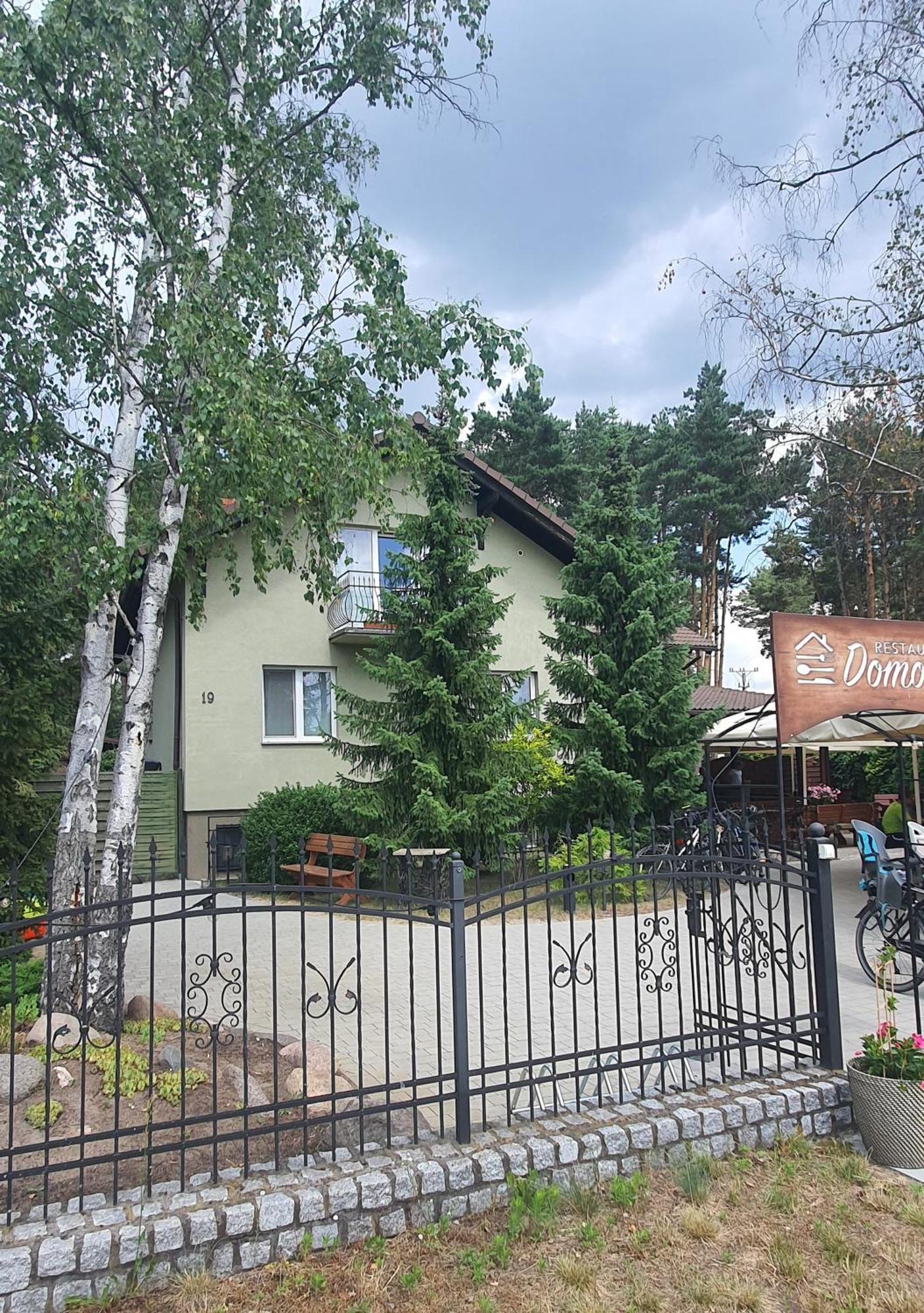 Domowa- Restauracja I Pokoje Велен-Заобжанский Экстерьер фото